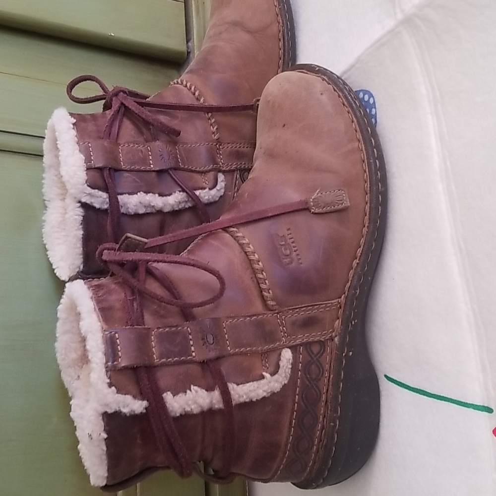 UGG'S